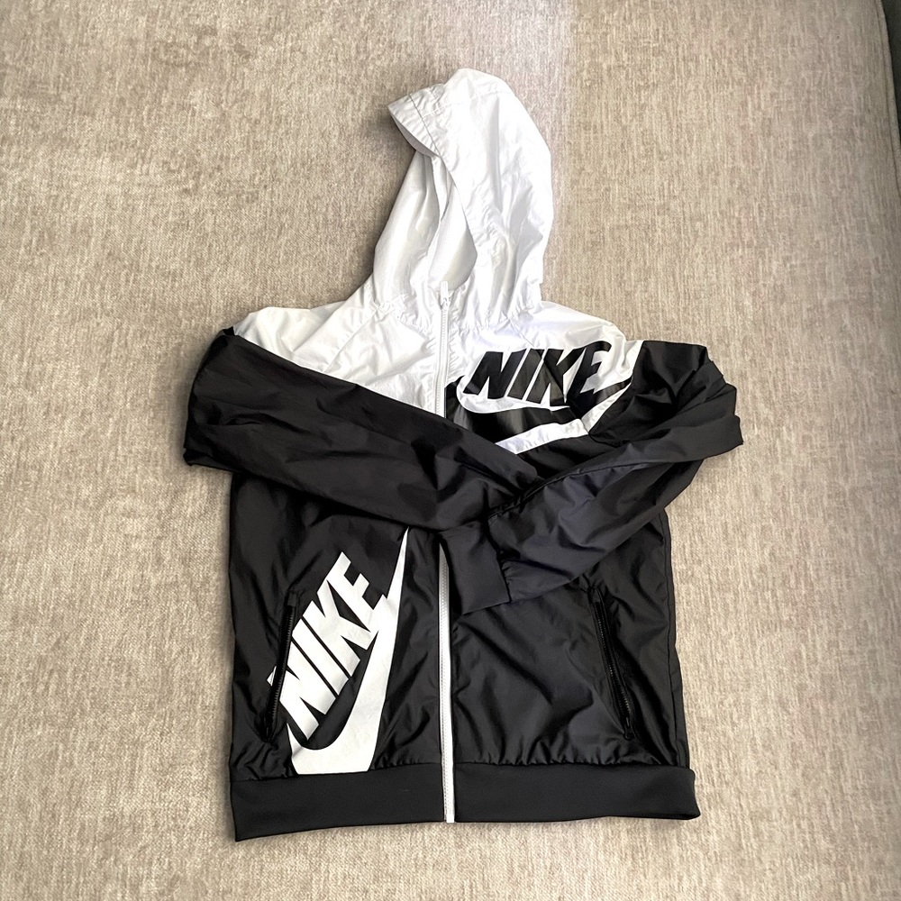 Only worn once nike windbreaker